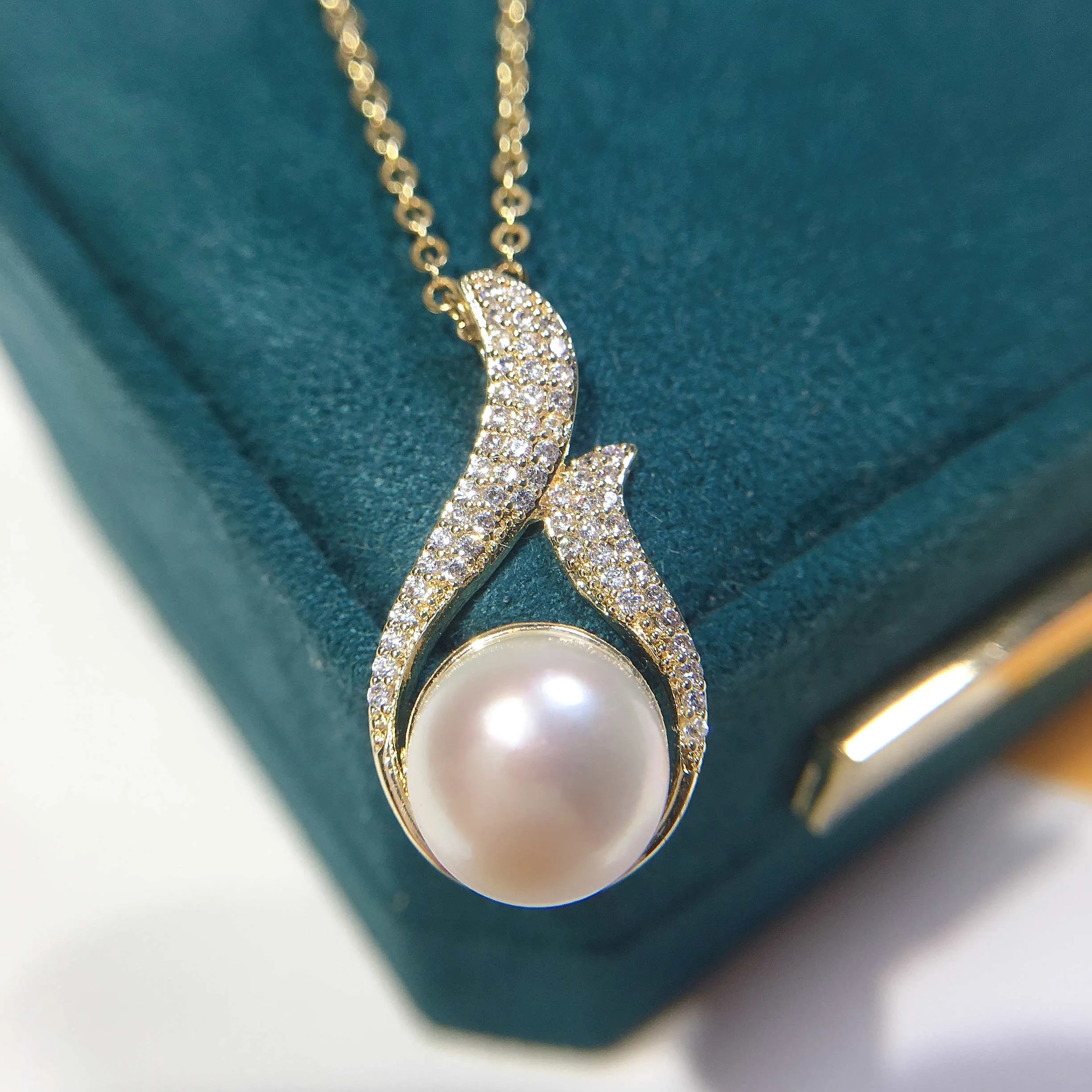 14K Real Gold Plated Pearl Necklace Natural Freshwater Pearl Feather Pendant