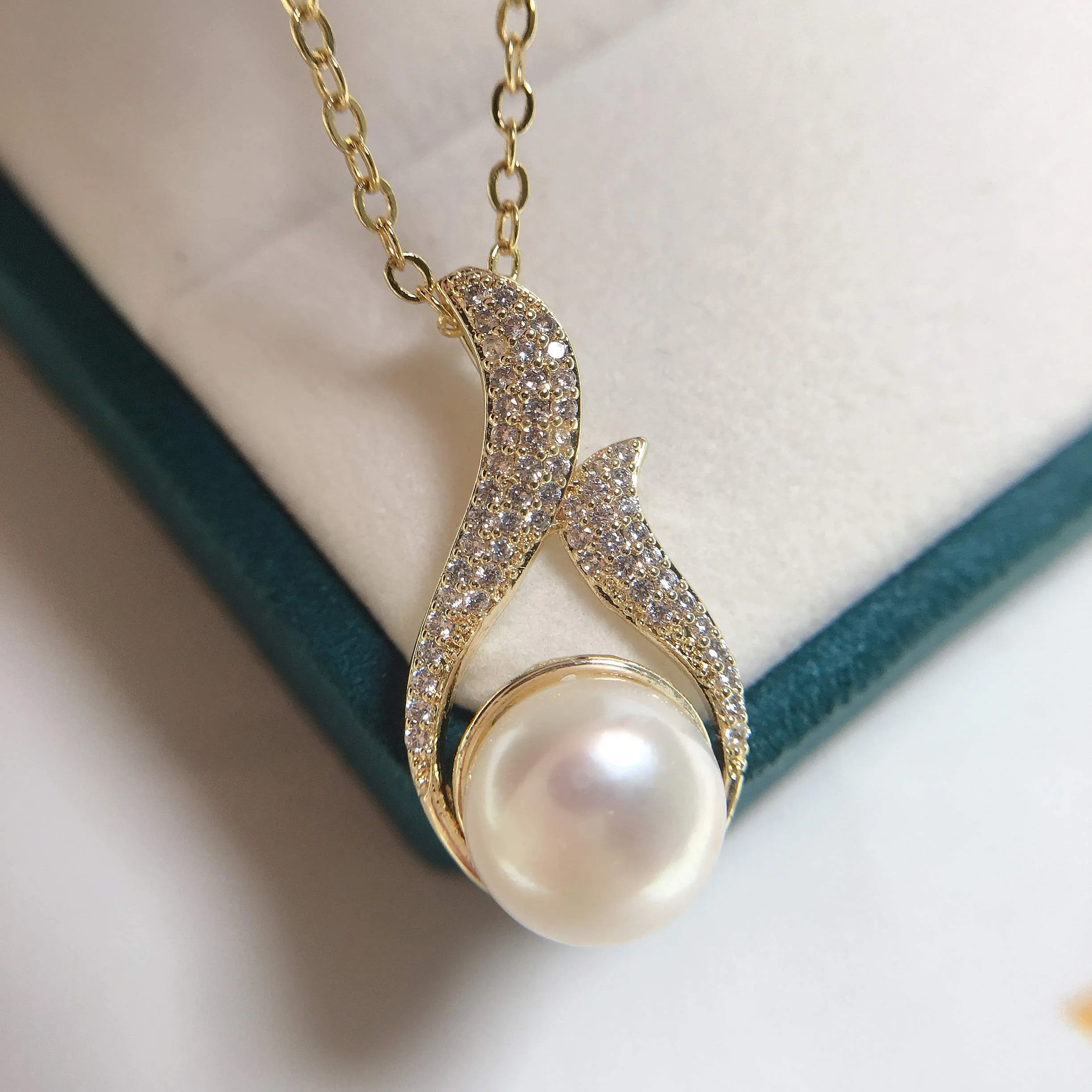 14K Real Gold Plated Pearl Necklace Natural Freshwater Pearl Feather Pendant