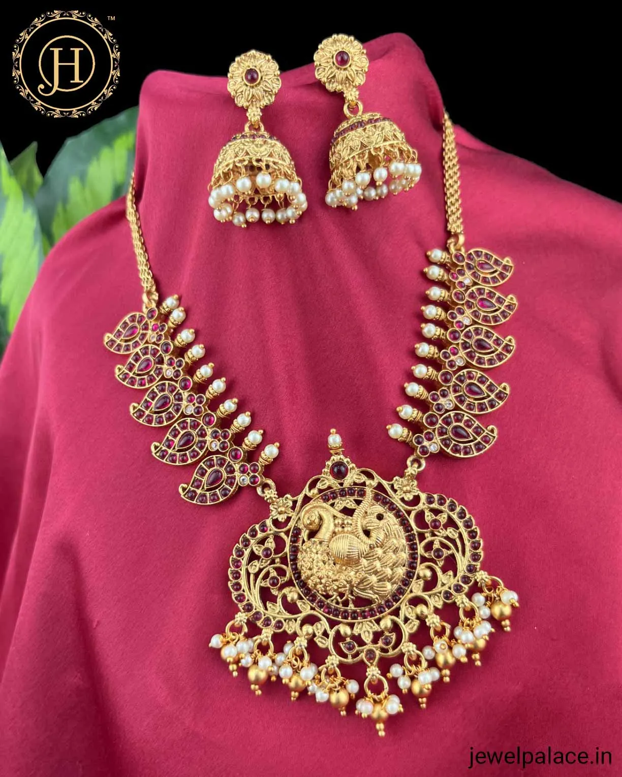 Beautiful Gold Finish Necklace JH3582