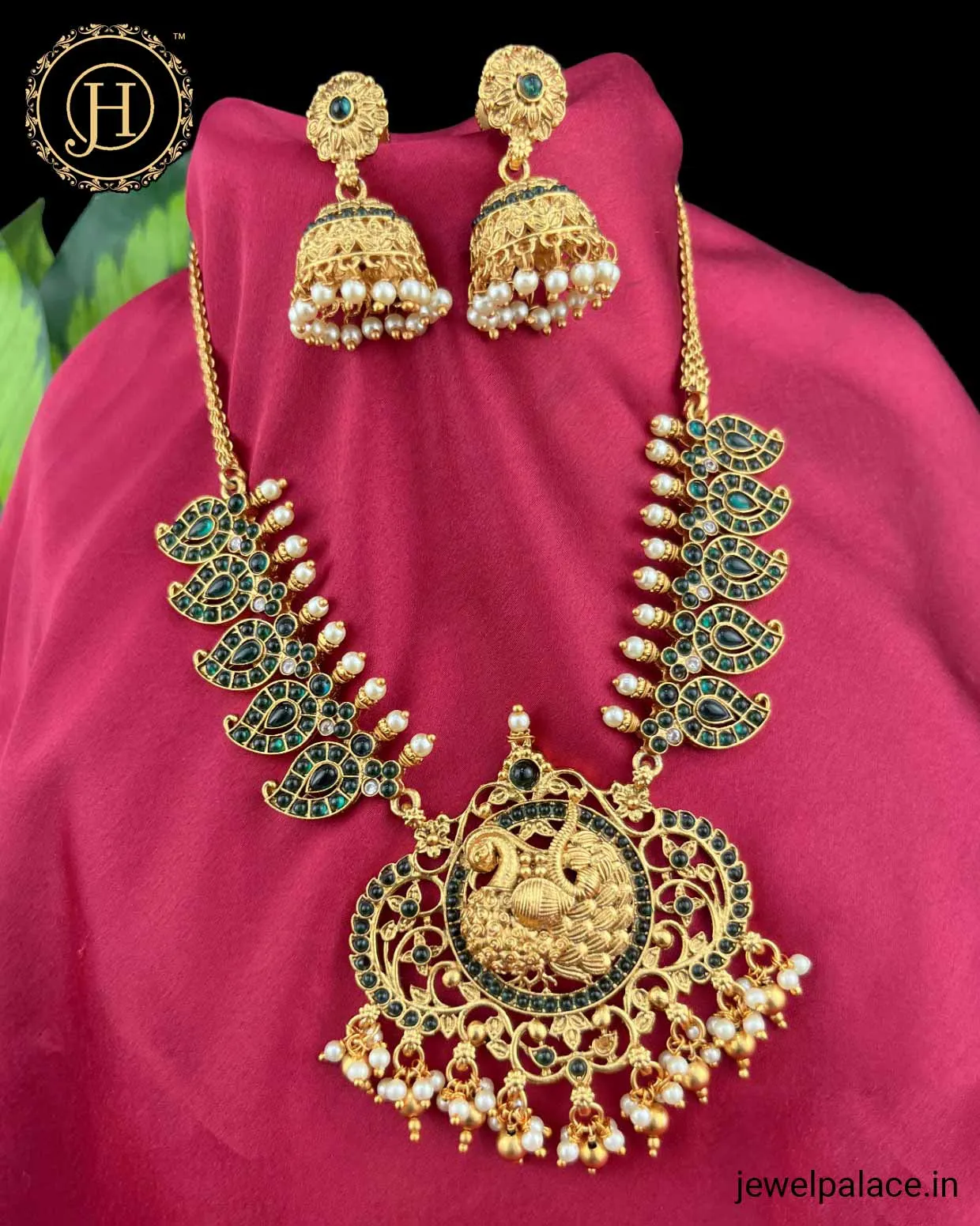 Beautiful Gold Finish Necklace JH3582