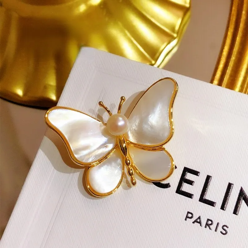 Brooch new Fashion beauty Women gold Zinc Alloy crystal exquisite flower butterfly insect pins hot sale party Gift man