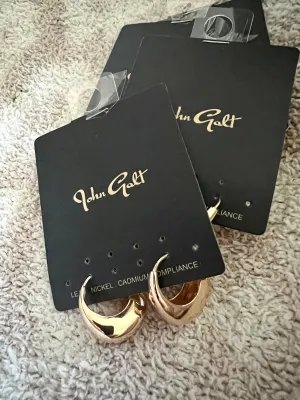 Classic Gold Girl Snap Hoops