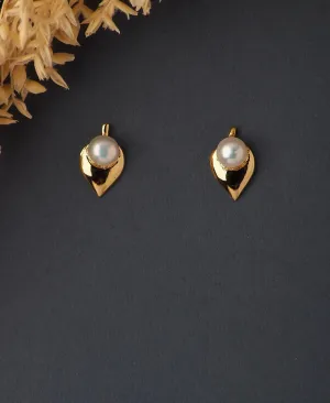 Classic Pearl Stud Earring