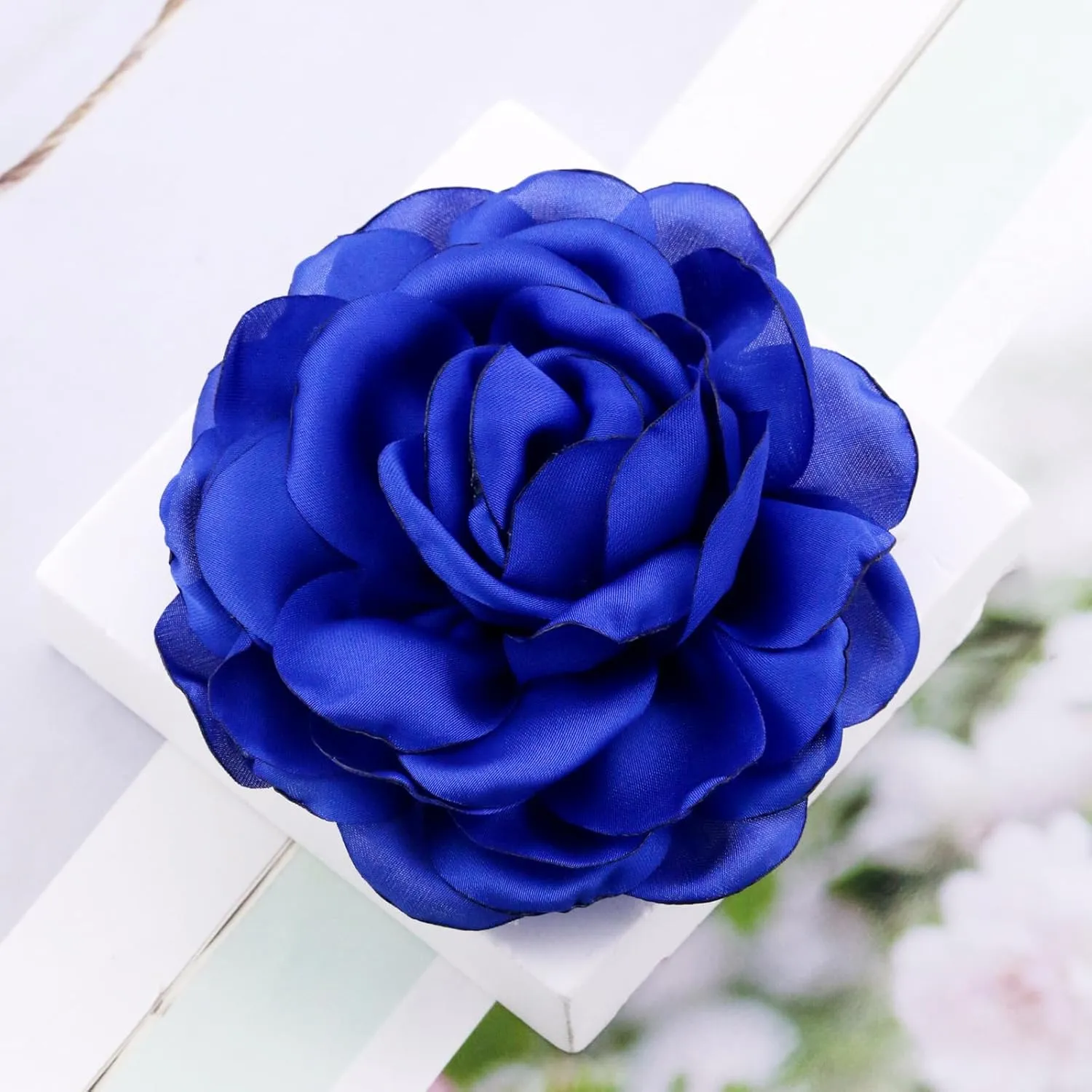 Dainty Fabric Flower Brooches Large Silk Lapel Pin Elegant Camellia Flower Brooch Pins for Women Classic Formal Occasions Clothing Accessories