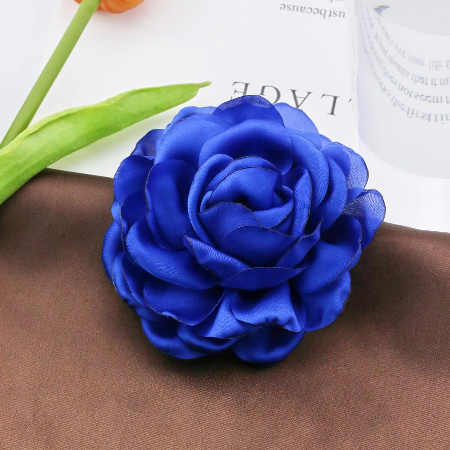 Dainty Fabric Flower Brooches Large Silk Lapel Pin Elegant Camellia Flower Brooch Pins for Women Classic Formal Occasions Clothing Accessories