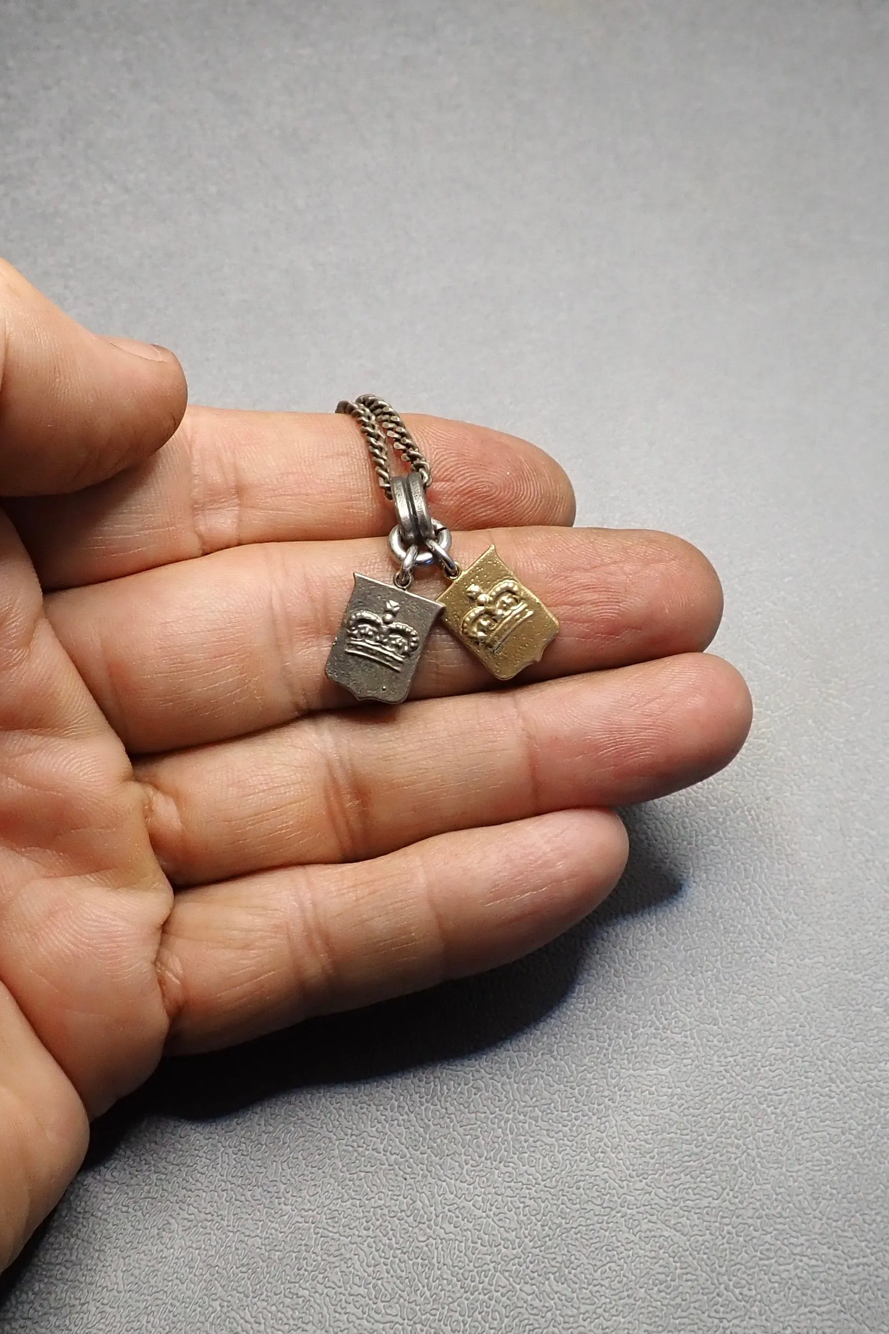 DOUBLE CROWN PENDANT NECKLACE hi