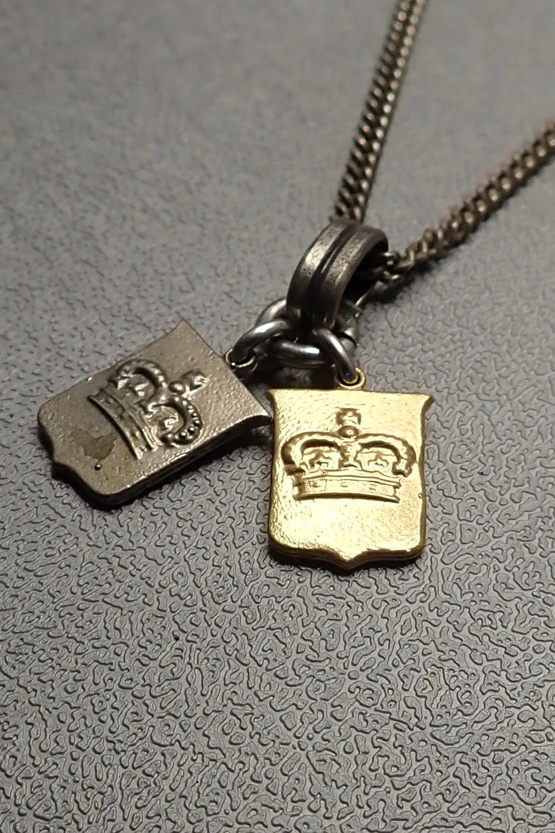 DOUBLE CROWN PENDANT NECKLACE hi