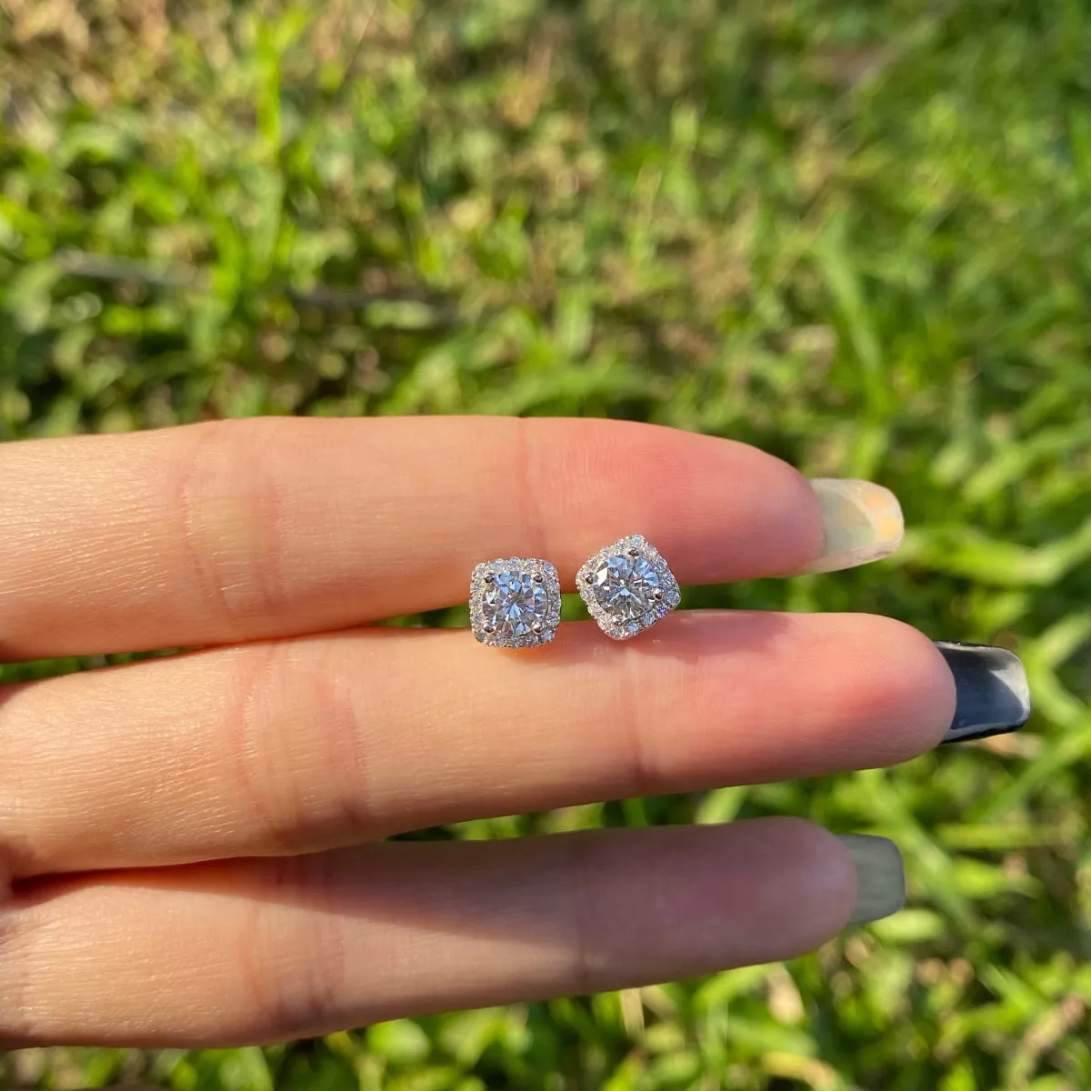 [Goodv]Classic Round Center Stone Stud Earrings