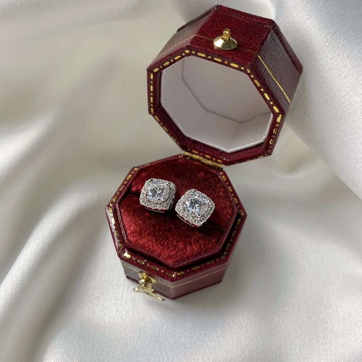 [Goodv]Classic Round Center Stone Stud Earrings