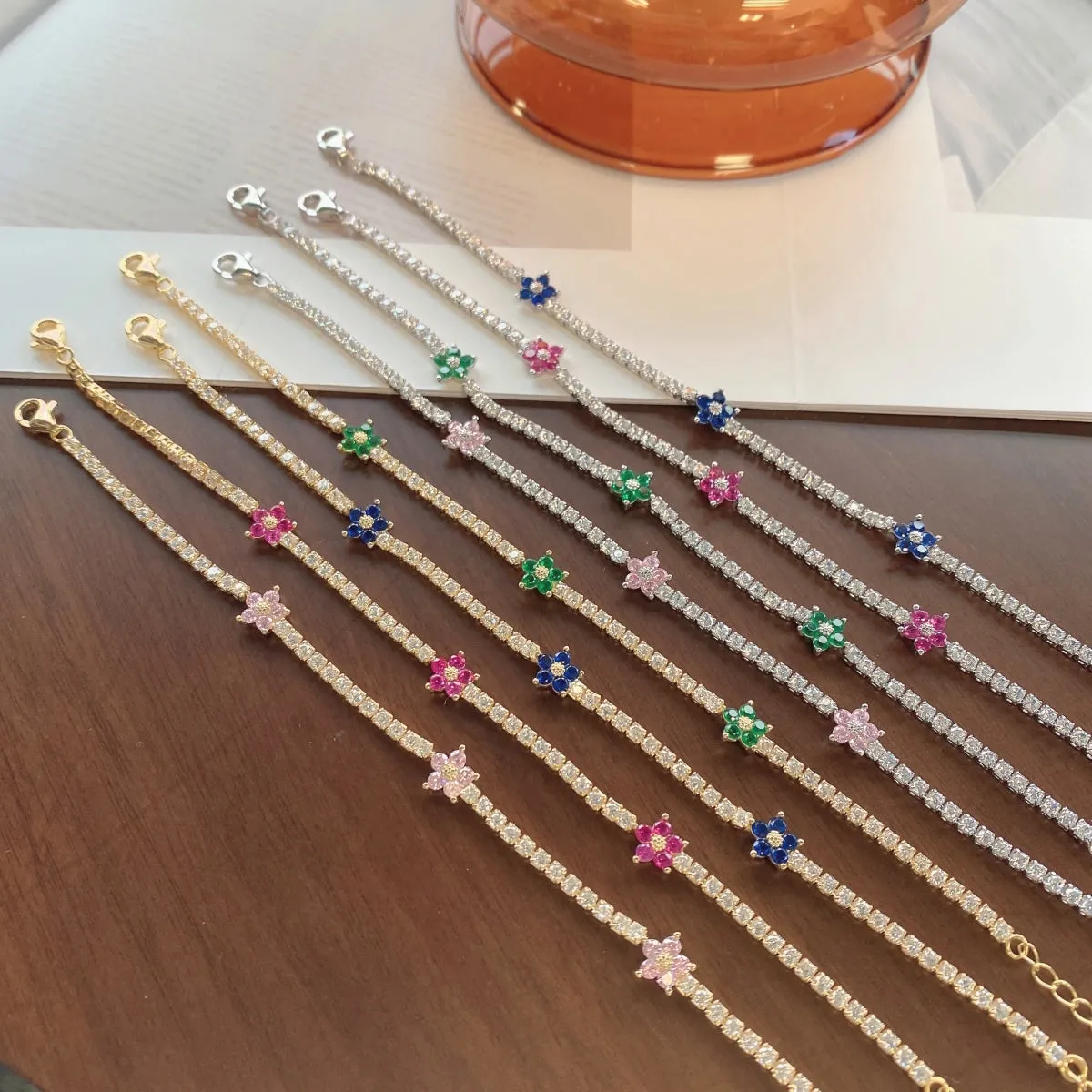 [Goodv]Sparkling Flower Shape Tennis Bracelet