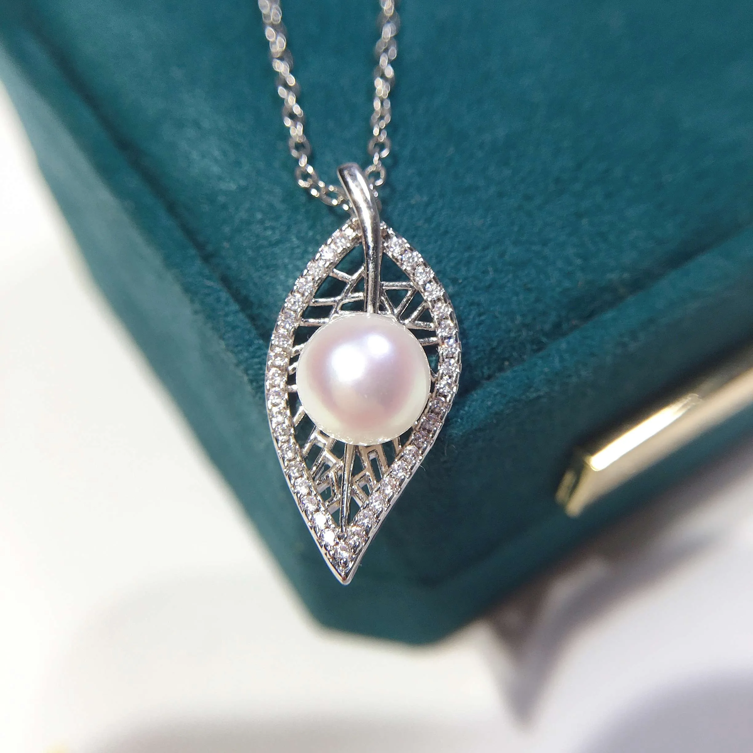 Leaf Pearl Necklace 100% Real Freshwater Pearl 925 Sterling Silver Pendant