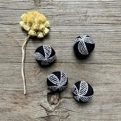 Minä Perhonen Fabric Buttons (18mm)