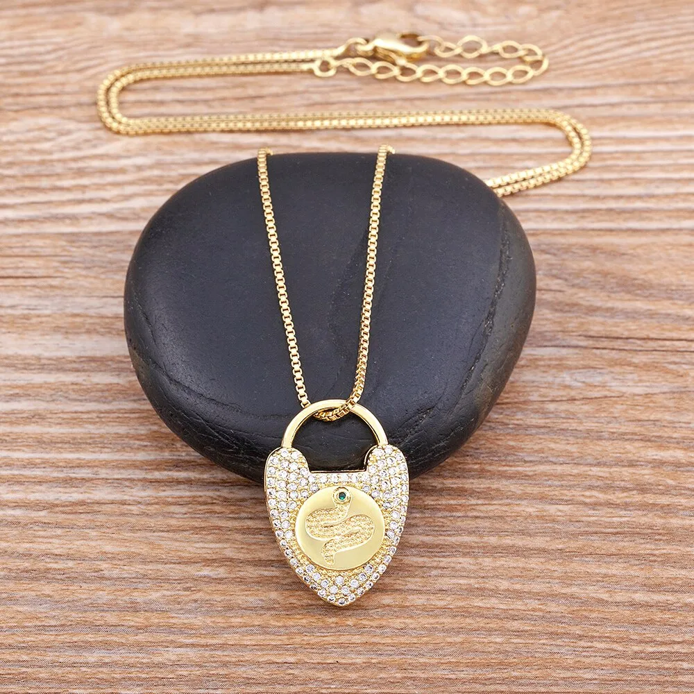 New Design Lovely Snake Shape Pendant Glittering Crystal Necklace