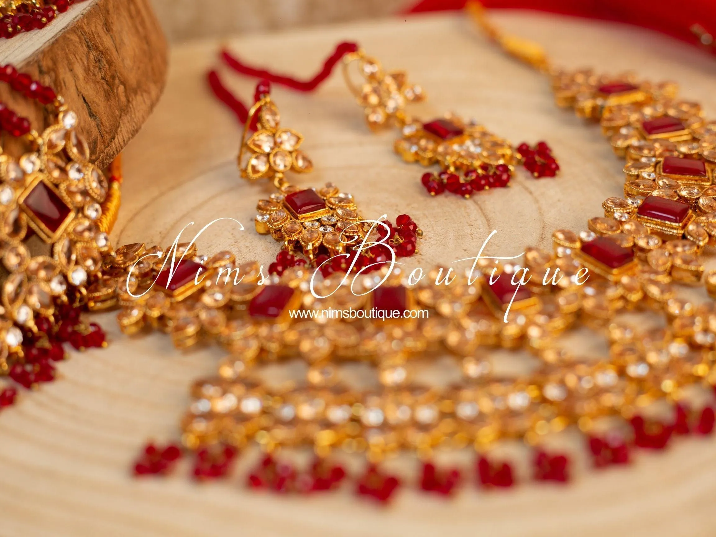 Pari Maharani Red & Gold Set