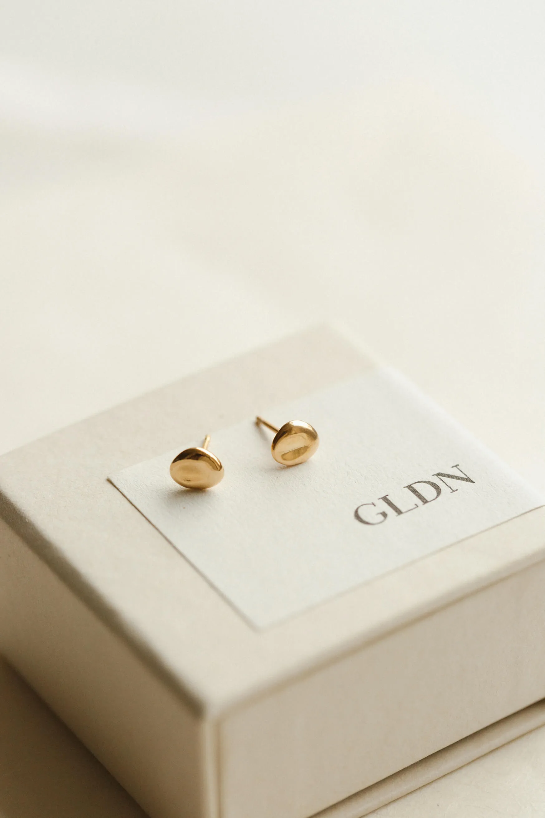 Pebble Studs