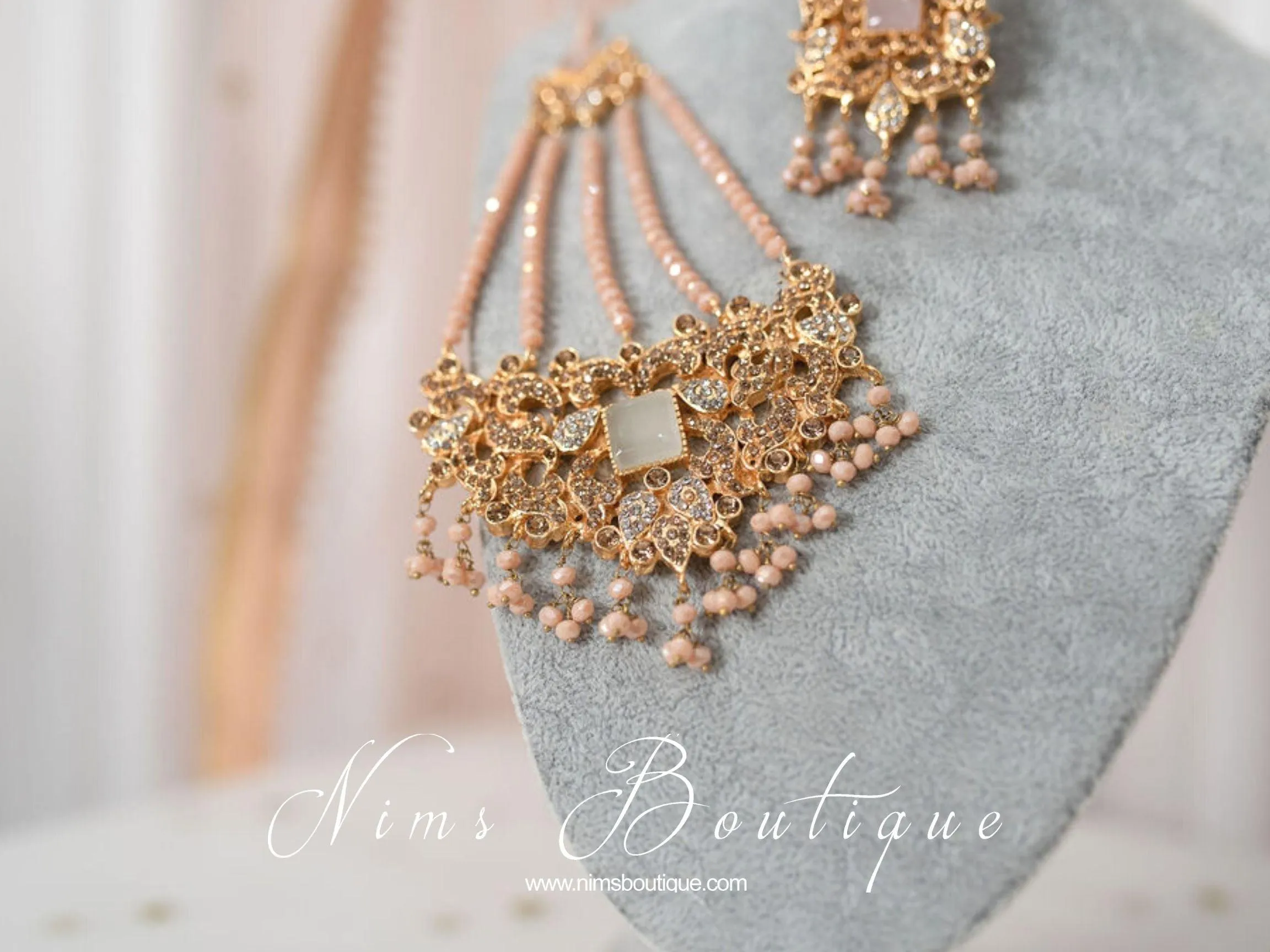 Ridhi Peach Earrings, Tikka & Passa Set
