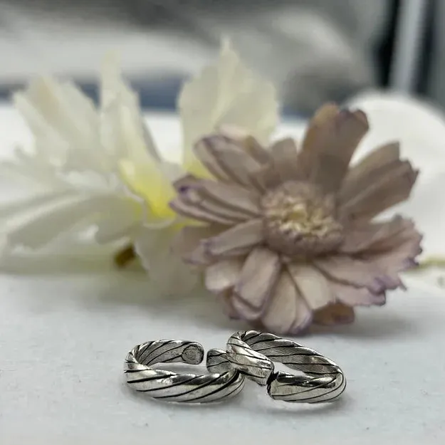 Silver Stria Toe rings