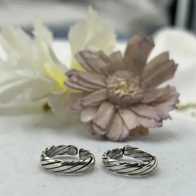 Silver Stria Toe rings