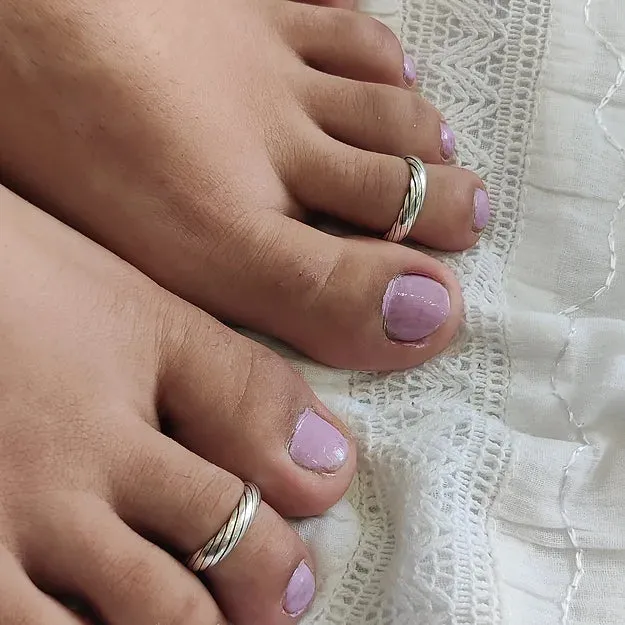 Silver Stria Toe rings