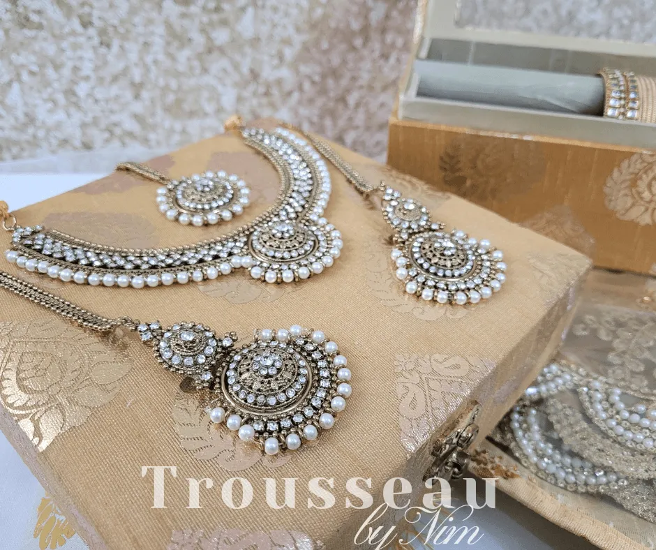 Small Royal Antique Gold & Pearl set with earring chains