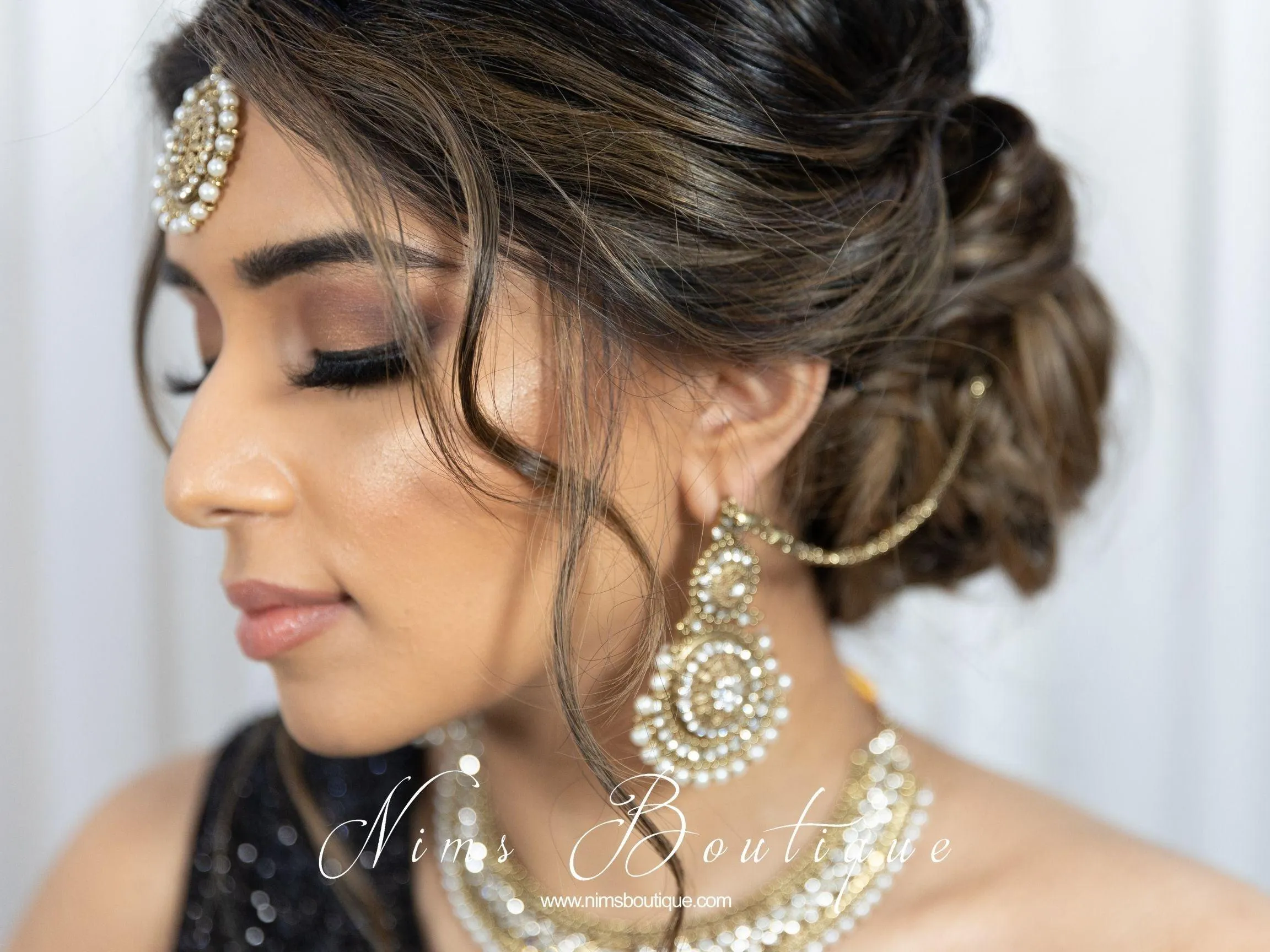 Small Royal Antique Gold & Pearl set with earring chains