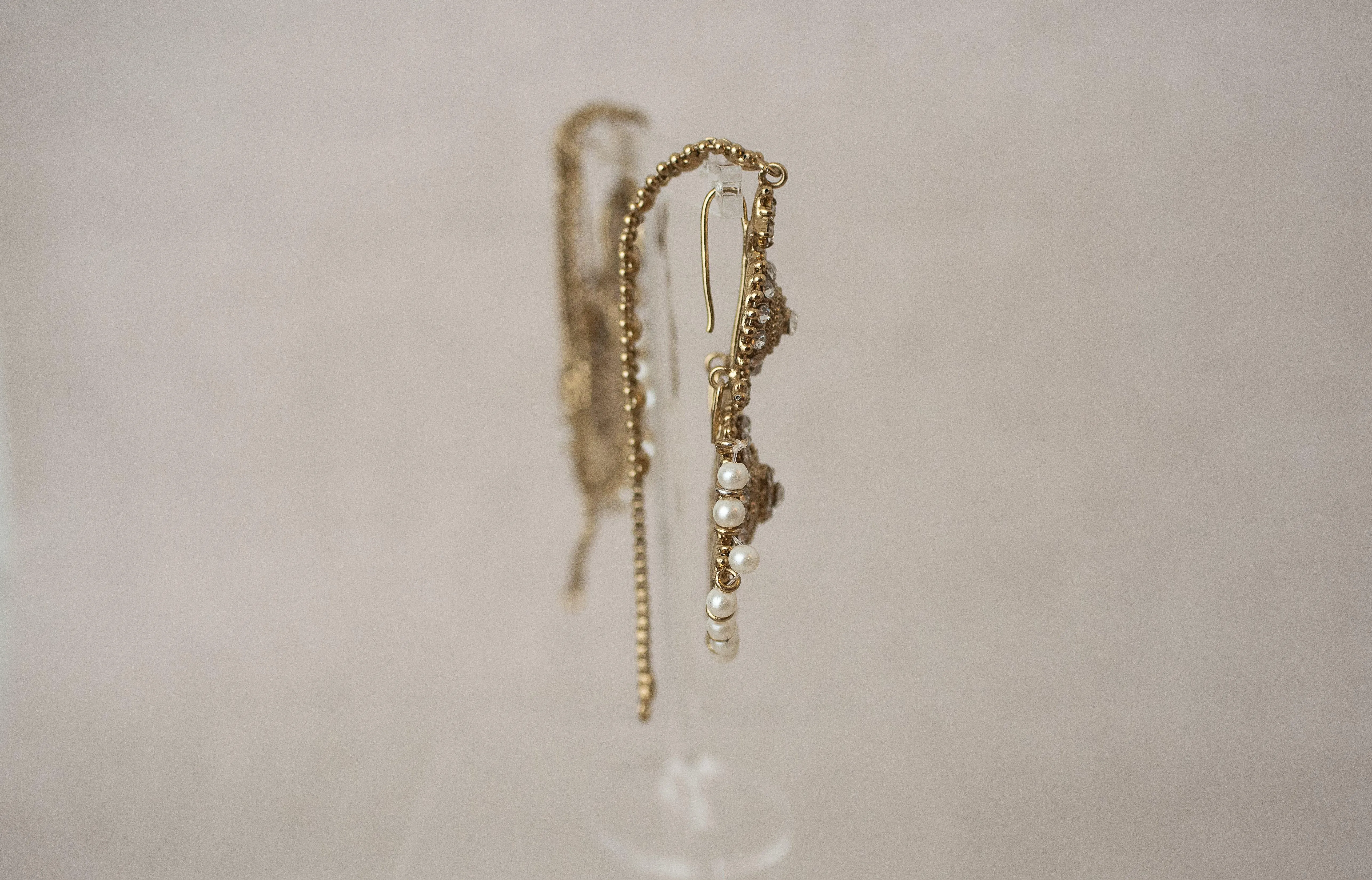 Small Royal Antique Gold & Pearl set with earring chains