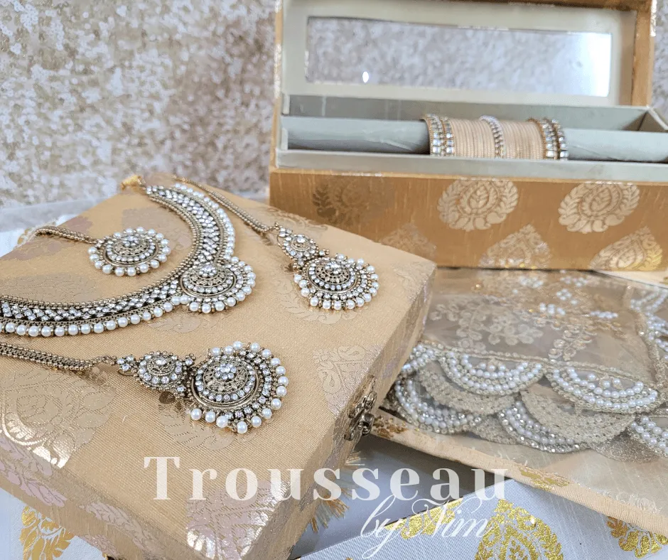 Small Royal Antique Gold & Pearl set with earring chains