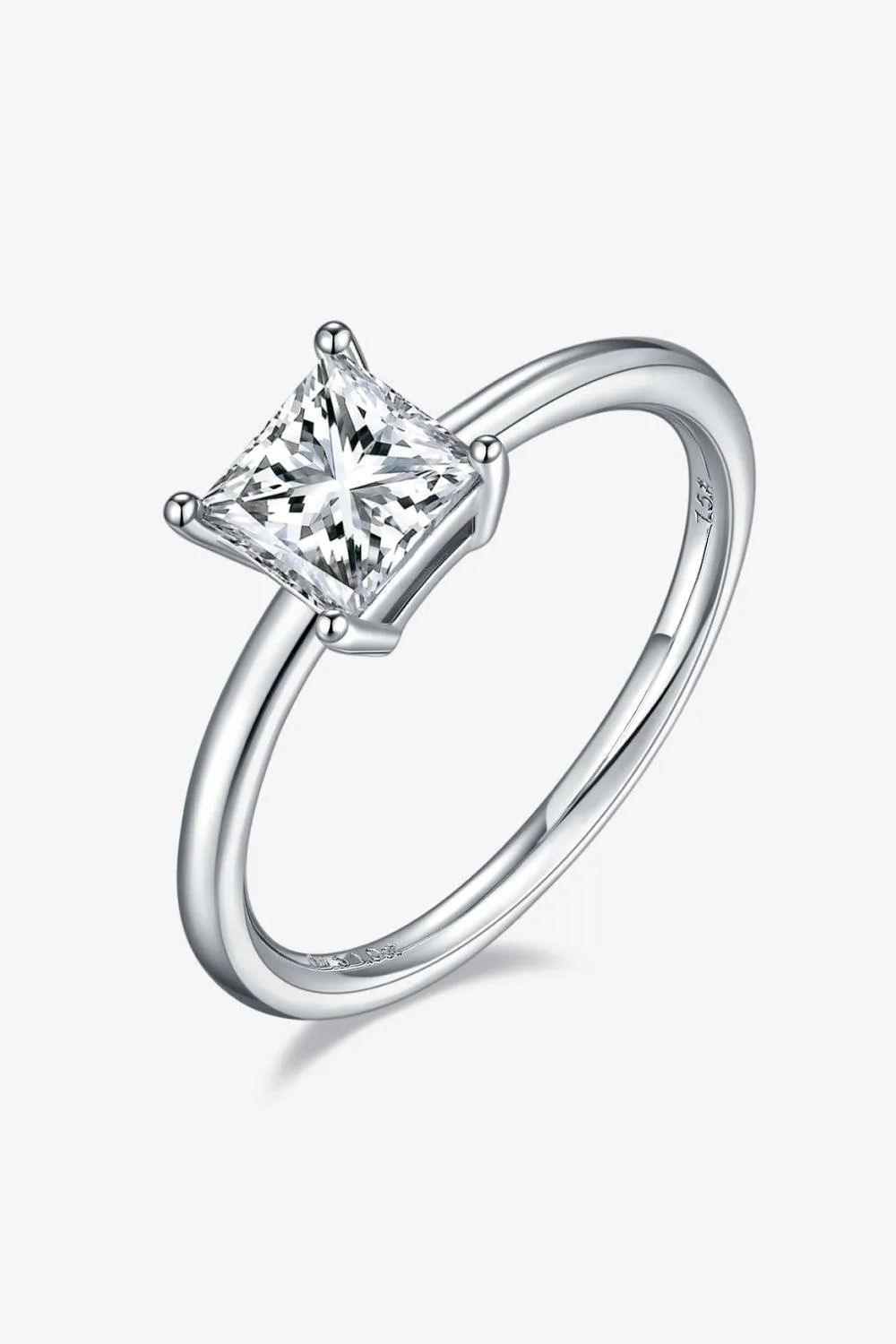 Timeless Brightness Solitaire 1 Carat Moissanite Ring