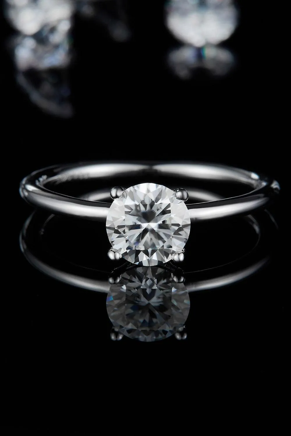 Timeless Brightness Solitaire 1 Carat Moissanite Ring