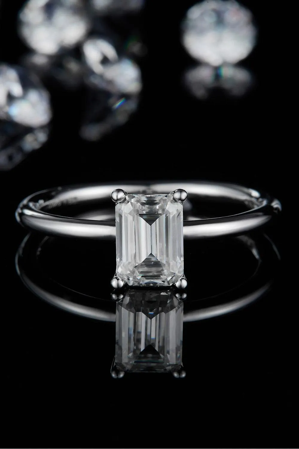 Timeless Brightness Solitaire 1 Carat Moissanite Ring