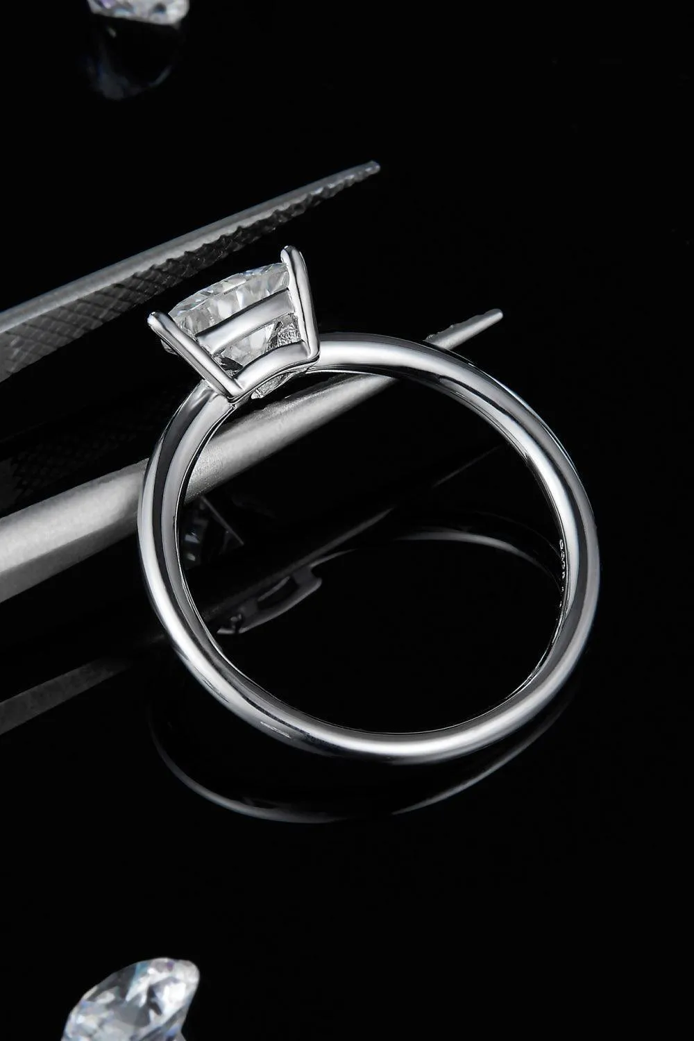 Timeless Brightness Solitaire 1 Carat Moissanite Ring
