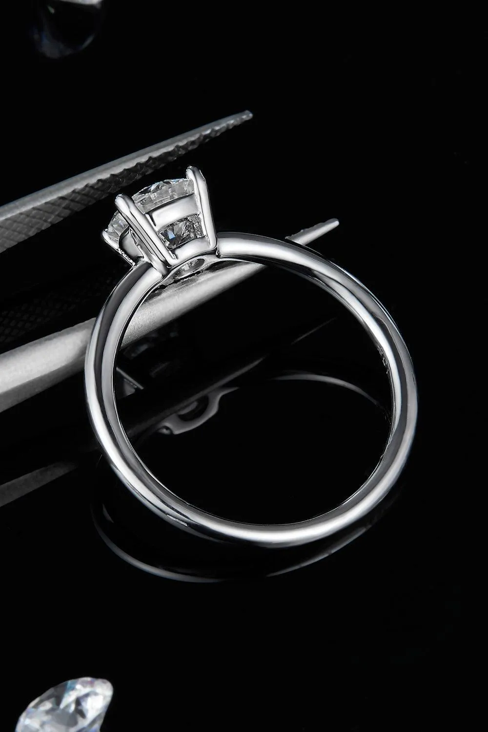 Timeless Brightness Solitaire 1 Carat Moissanite Ring