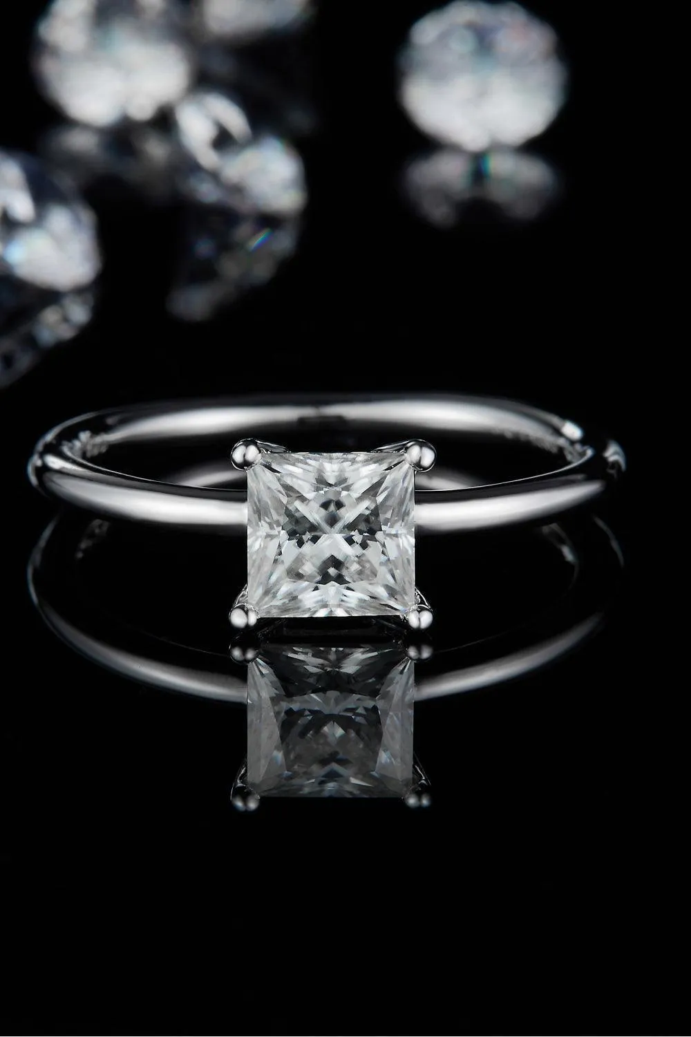 Timeless Brightness Solitaire 1 Carat Moissanite Ring