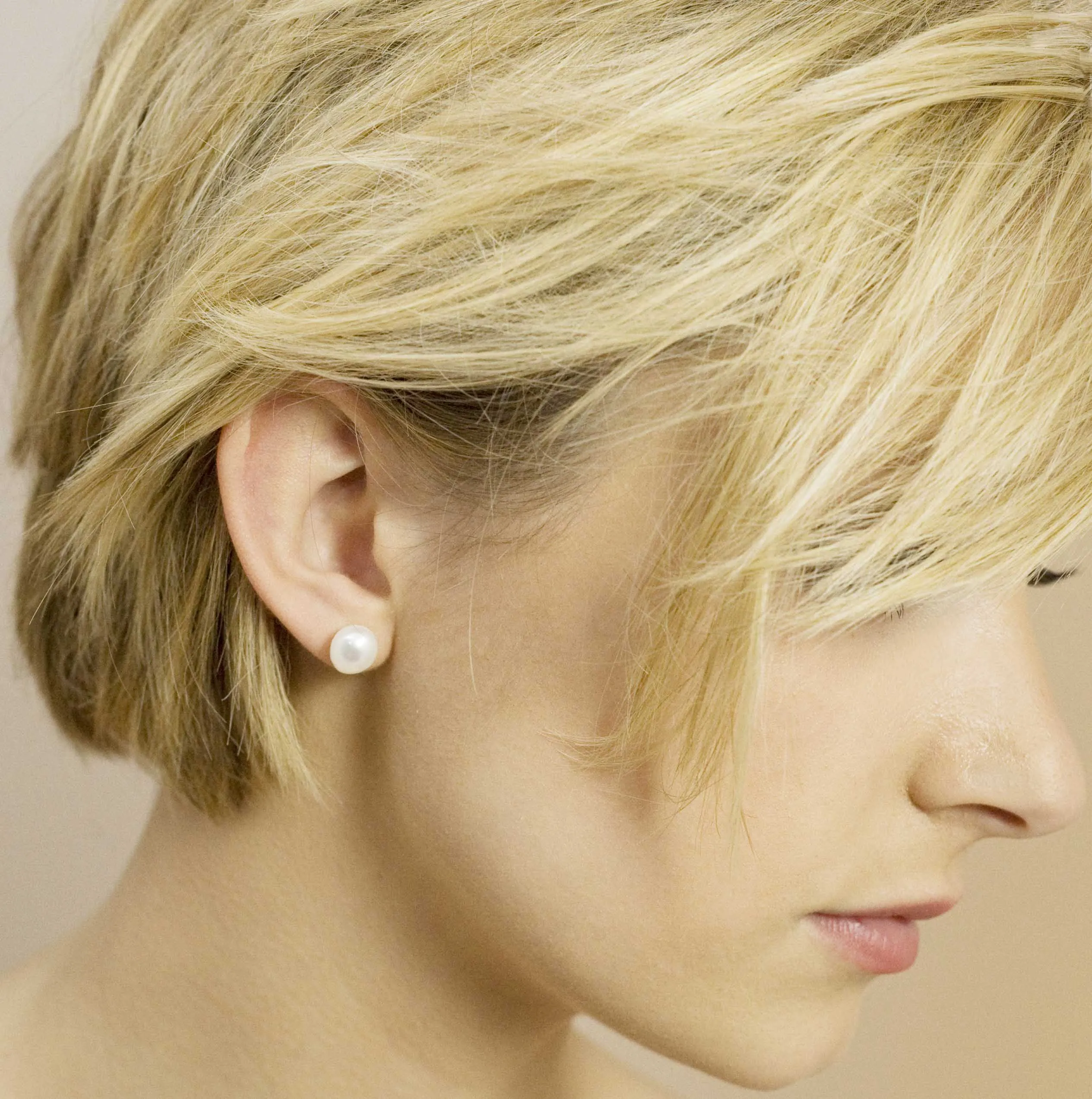 White Biwa Pearl 'Classic' Studs