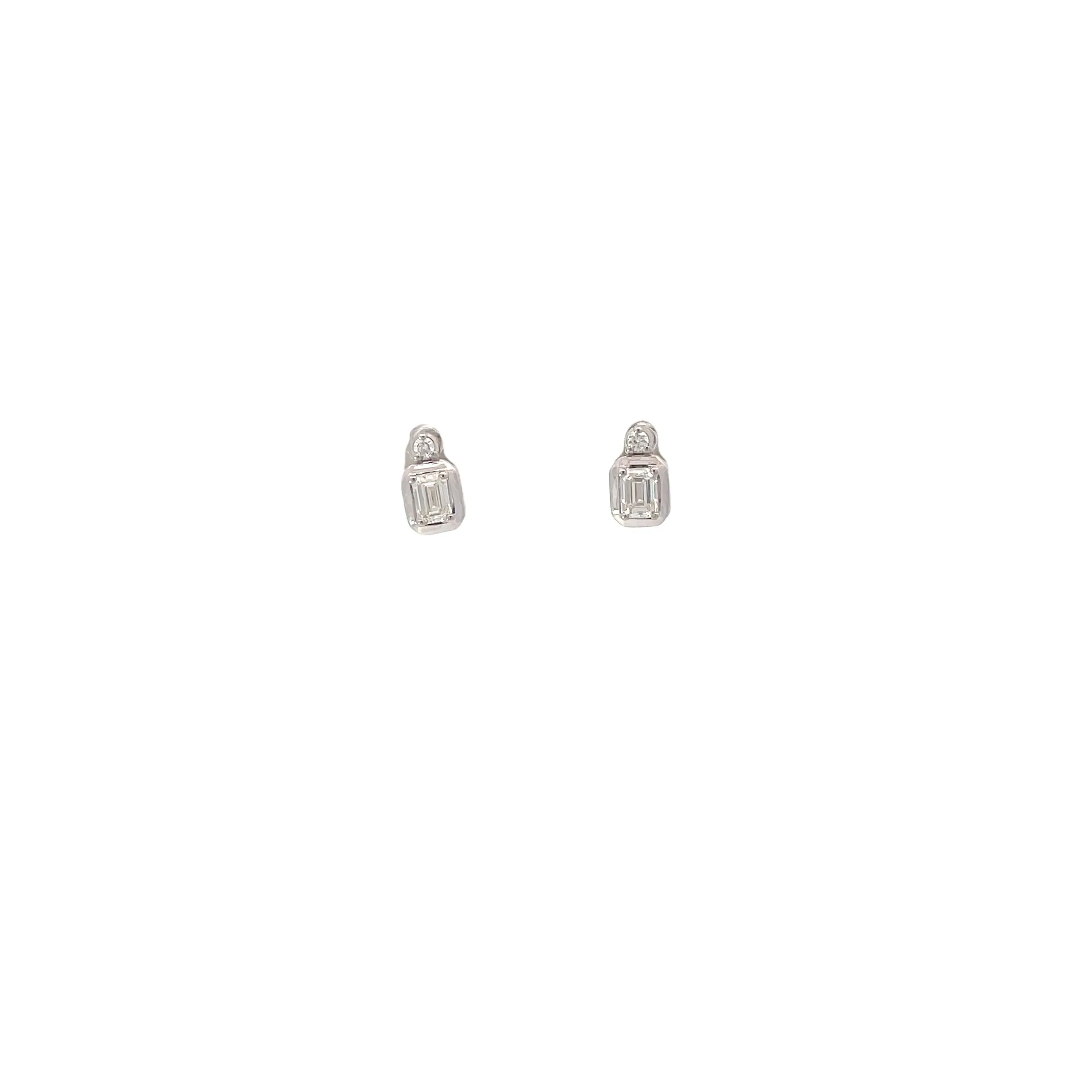 White Modern Electrum Stud Earring